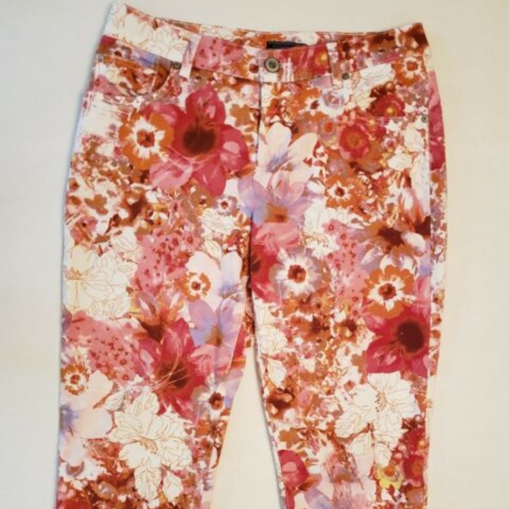 Bandolino Mandie Floral Print Capris